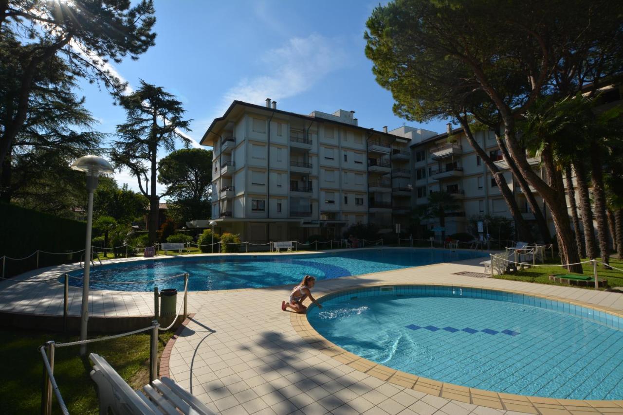 利尼亚诺萨比亚多罗Lignano With Pool公寓 外观 照片