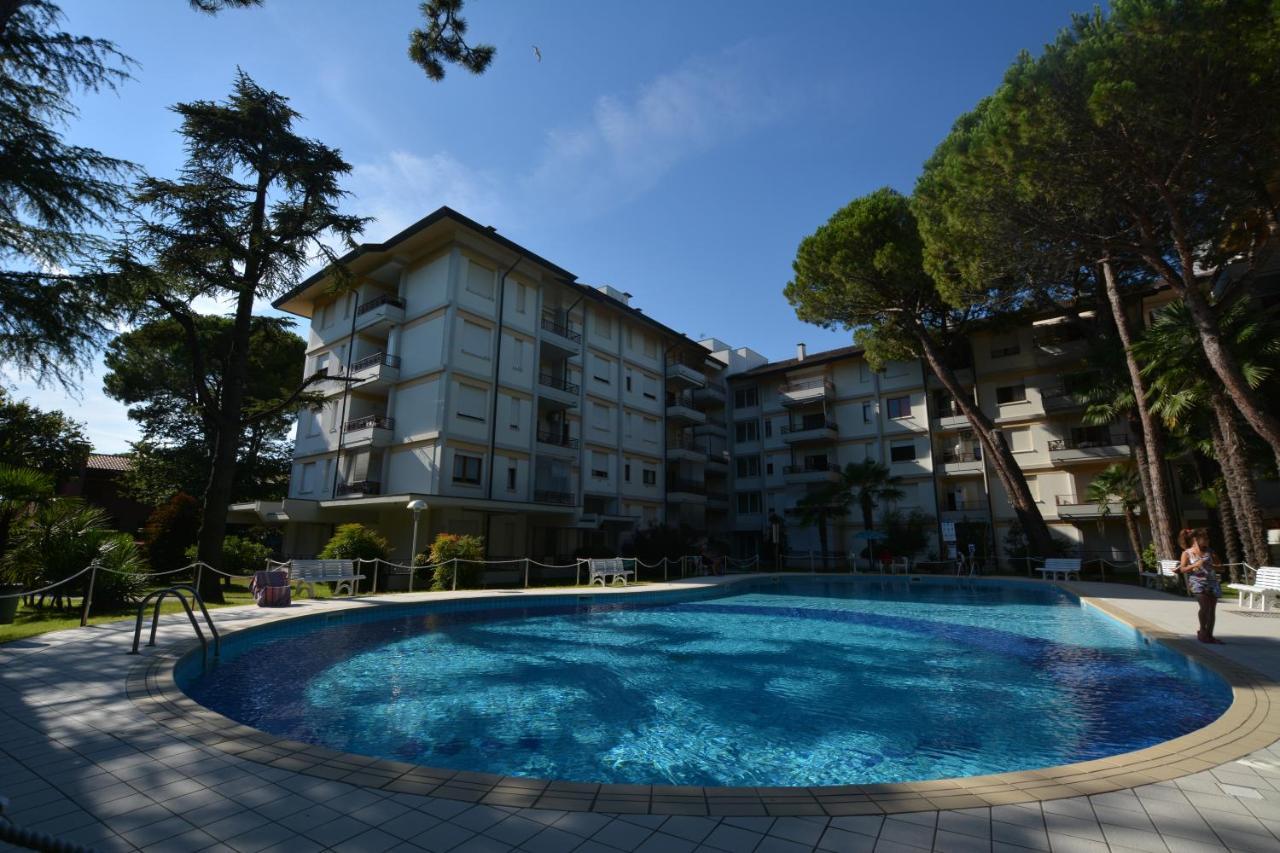 利尼亚诺萨比亚多罗Lignano With Pool公寓 外观 照片
