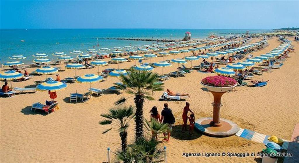 利尼亚诺萨比亚多罗Lignano With Pool公寓 外观 照片
